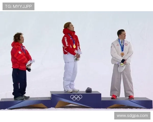 苏翊鸣三度泪洒领奖台生日礼物