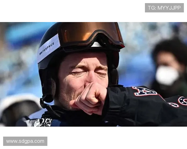 瓦诺利艰辛鼓掌致敬拉涅利赛后时刻